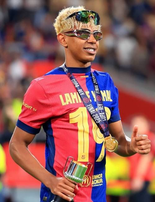 TA分析3-5-2阵型：从翼卫驱动到双锋美学，弱队逆袭制胜之道（TA解读3-5-2阵型：翼卫驱动与双锋美学，弱队逆袭的制胜密码）