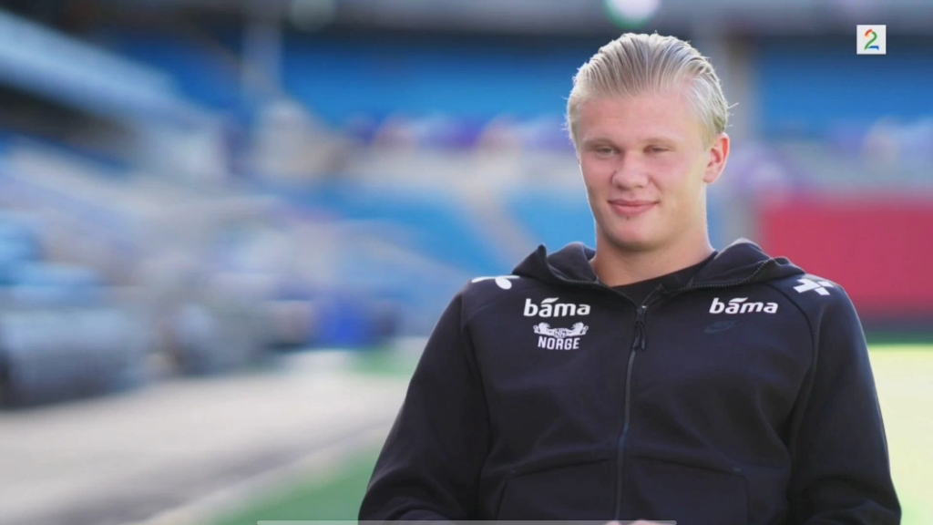 杜兰特远投三分命中，全场欢呼（杜兰特命中超远三分，现场沸腾）