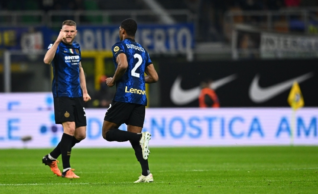 记者：罗马联系法比奥-席尔瓦团队，但若吉拉西离队他将留下（记者：罗马已接洽法比奥-席尔瓦团队，若吉拉西离队席尔瓦将选择留队）