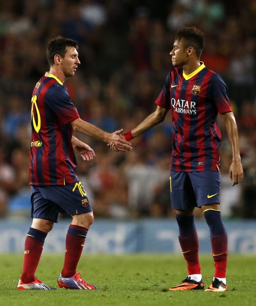 法甲半场：舍瓦利耶神扑，萨利苏进球被吹，巴黎0-0摩纳哥（法甲上半场：舍瓦利耶神勇救险，萨利苏破门被吹，巴黎0-0摩纳哥）