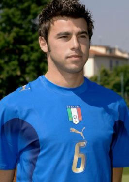 “这说不通”！世界杯抽签仪式上，特朗普提议给美式橄榄球改名（世界杯抽签现场，特朗普建议美式橄榄球更名：这不合理）