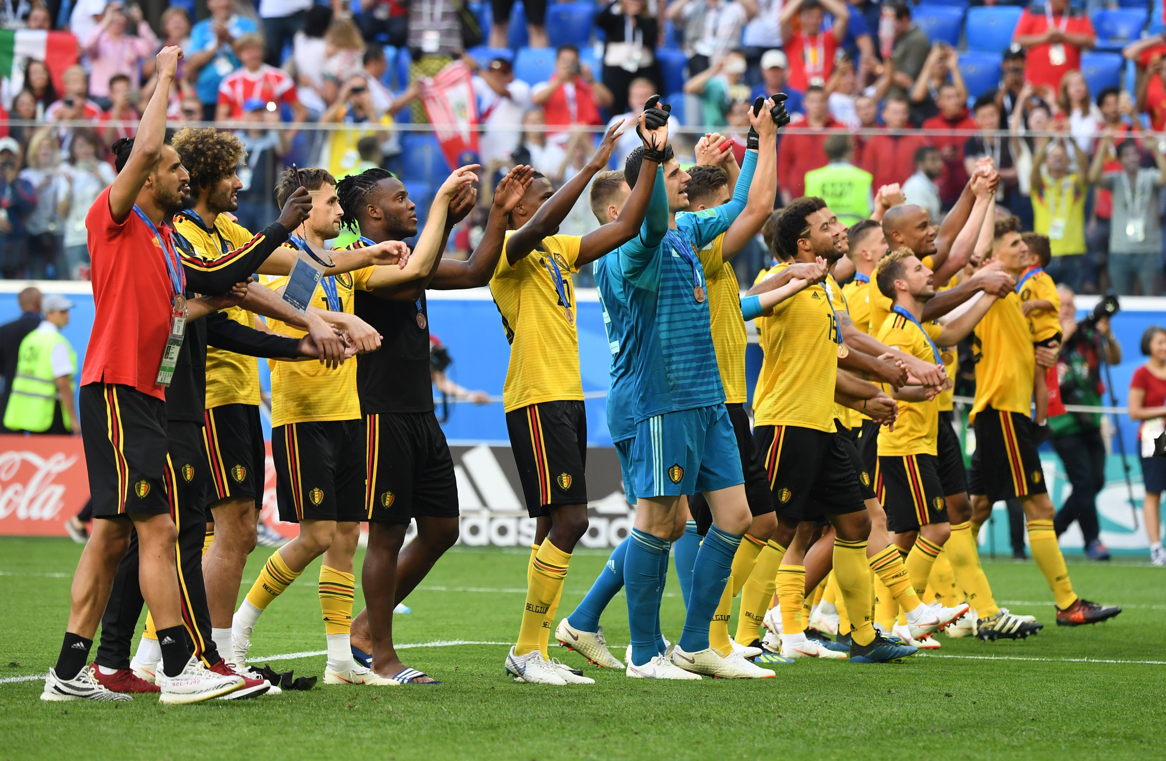 施洛特贝克：上半场错失机会难受，我们需休整几天（施洛特贝克：为上半场浪费机会感到难受，球队需要休整几日）