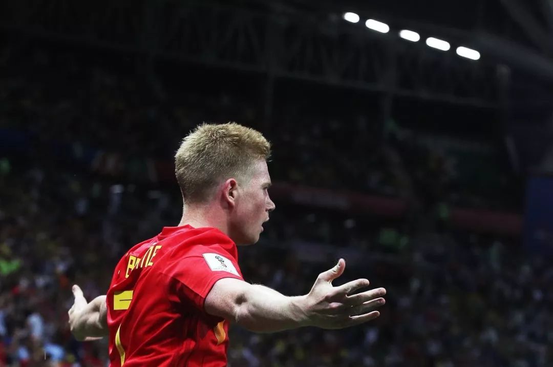 莱奥罚点前铃木彩艳对他说踢右边，最终莱奥踢向右边并且罚进（点球前铃木彩艳示意踢右，莱奥随即射右命中）