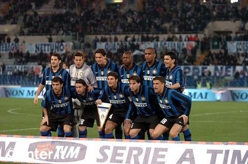 梁靖崑为妻儿“连吃带拿”！王楚钦力挺徐瑛彬（梁靖崑为妻儿贴心打包带走，王楚钦发声力挺徐瑛彬）